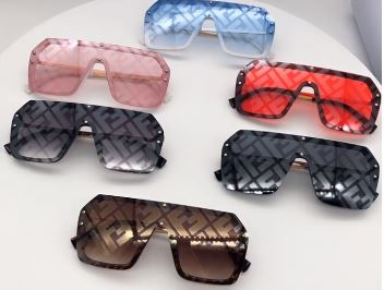 High Fashion Figure Rimless Shades